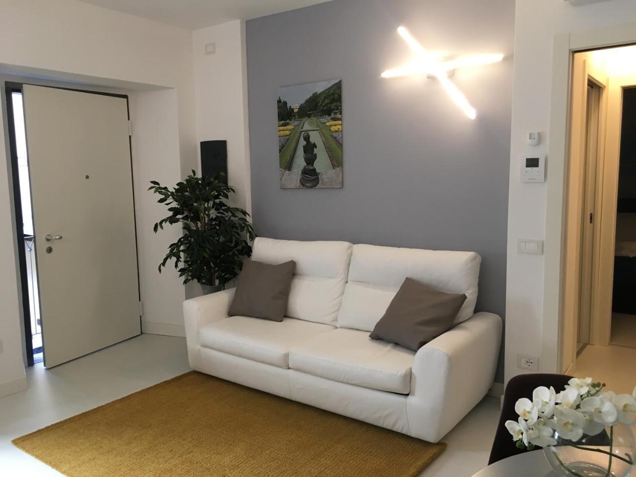 Verbania - Luxury Italy Apartments Pokoj fotografie